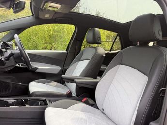 Volkswagen ID.3 Pro 58kWh Family Auto 5dr